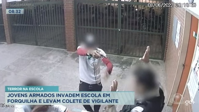 Falsos estudantes invadem escola e levam colete de vigilante no Ceará