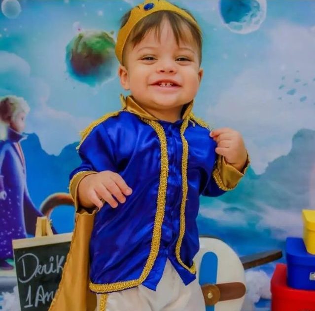 Familiares se despedem de pequeno Derek, que morreu após cair em poço, em Fortaleza