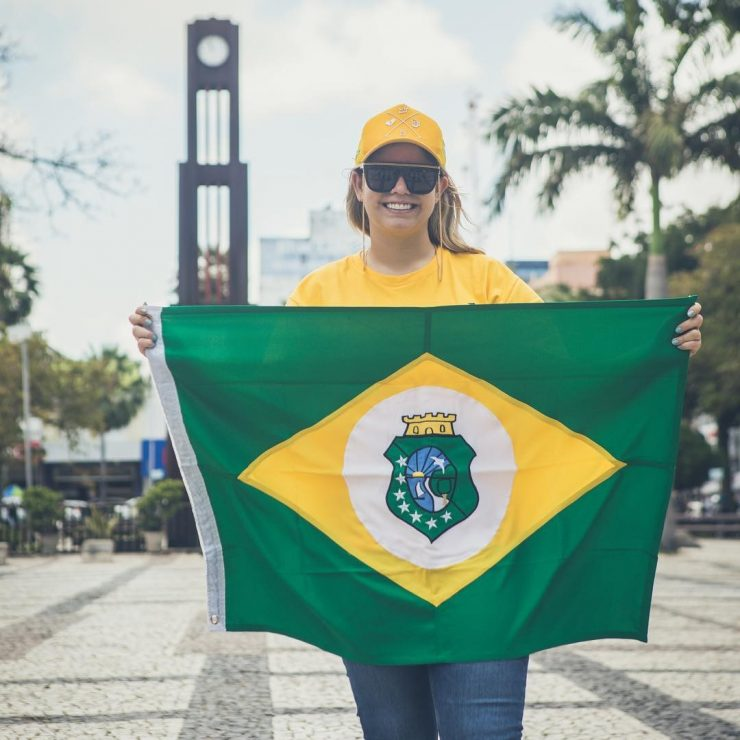 Fãs se reúnem para homenagem à cantora Marília Mendonça que completaria 27 anos neste dia 22