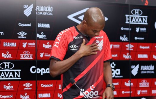 Athletico-PR apresenta oficialmente o volante Fernandinho