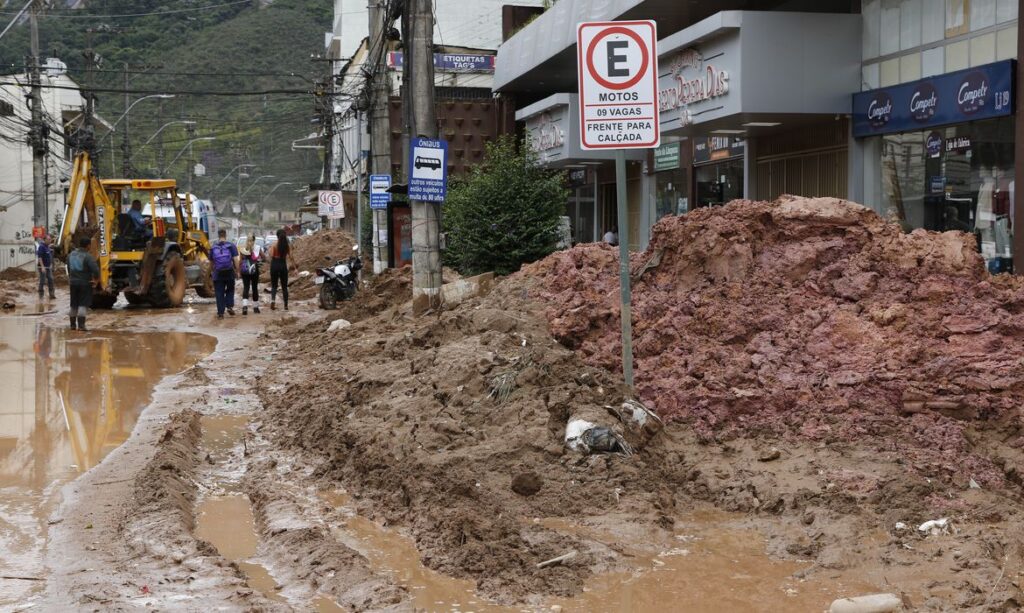 Sobe para 146 o número de mortos em Petrópolis