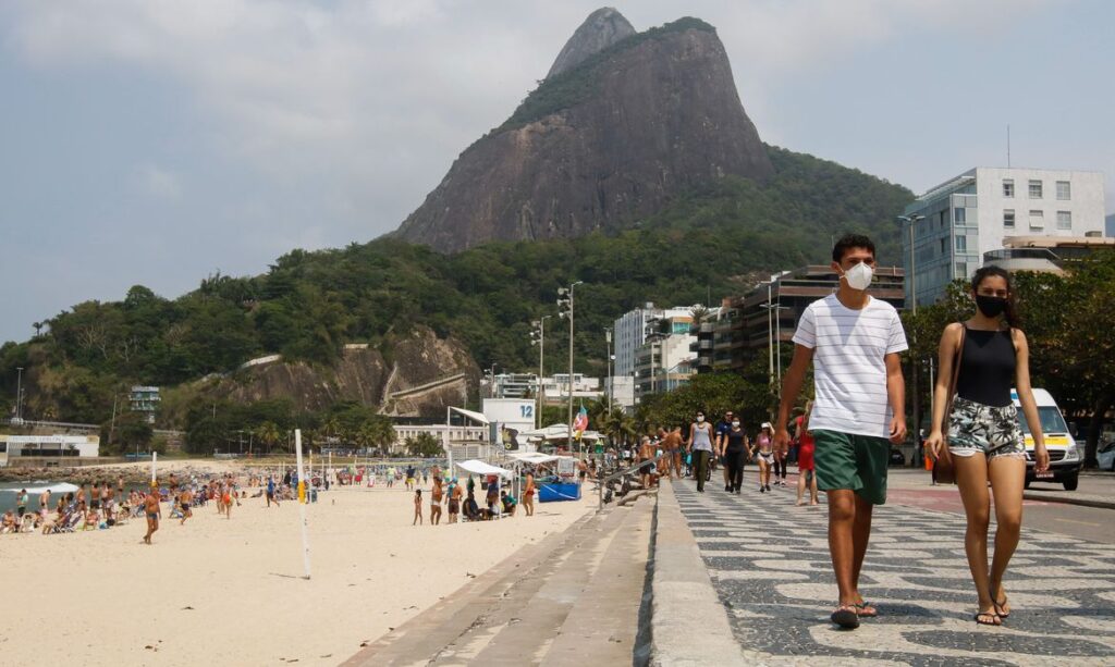 Brasil tem 20 mil novos casos de covid-19 em 24 horas