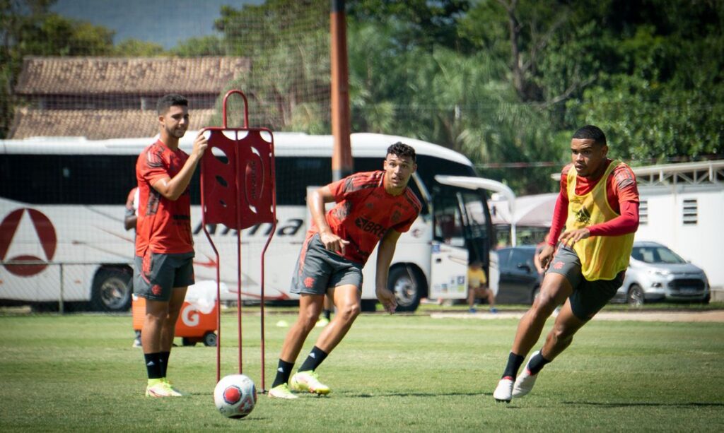 Flamengo tem três atletas com Covid-19 a dois dias da estreia no Carioca