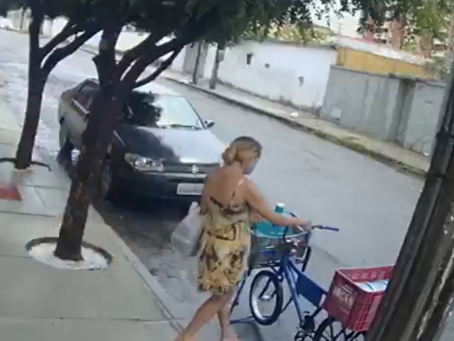 Flagrante: travesti do Benfica ataca novamente e furta bicicleta