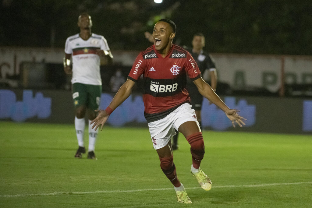 Com talentos da base, Flamengo vence a Portuguesa na estreia do Campeonato Carioca