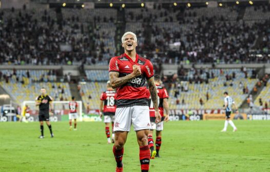 Com dois de Pedro, Flamengo derrota Grêmio e avança na Copa do Brasil