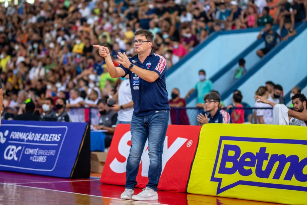 Flávio Espiga retorna ao comando técnico do Fortaleza Basquete Cearense