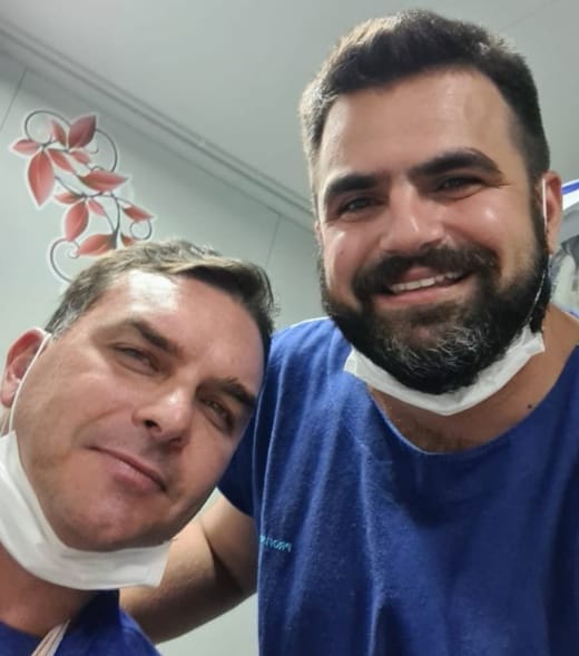 Flávio Bolsonaro sofre acidente na Taíba e é levado para UPA do Pecém