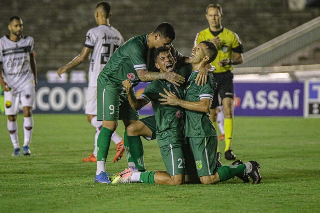 Floresta vence o líder Botafogo-PB fora de casa e se afasta da Zona de Rebaixamento da Série C