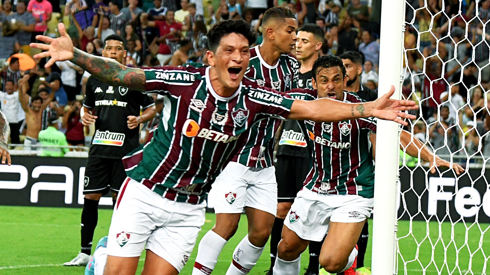 Fluminense e Flamengo jogam no Maracanã pelo título do Carioca