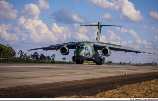 Avião da FAB parte na segunda para resgatar brasileiros na Polônia