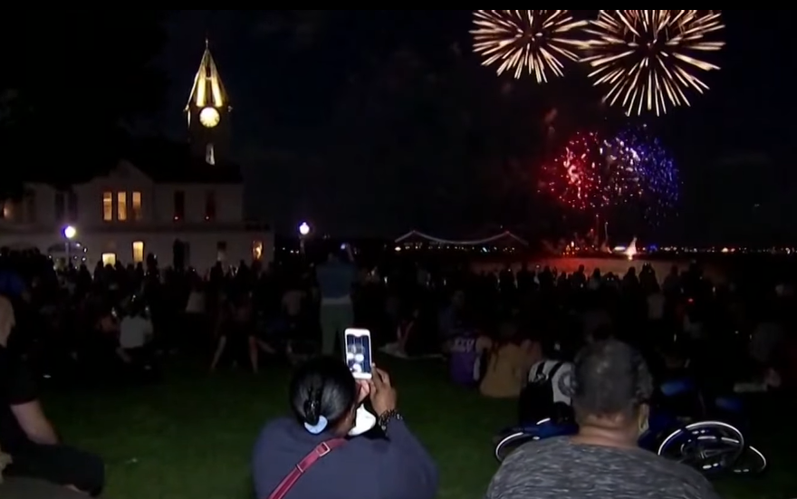 Queima de fogos celebra fim das restrições contra a covid-19 em Nova York; assista!