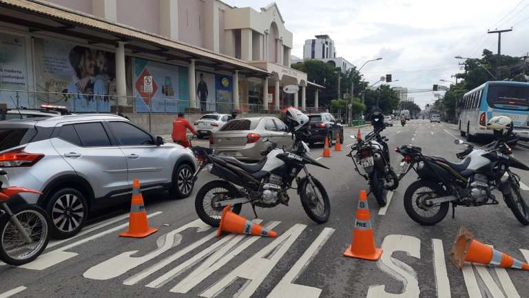 Lockdown em Fortaleza: 45 estabelecimentos são fechados pelas forças de segurança