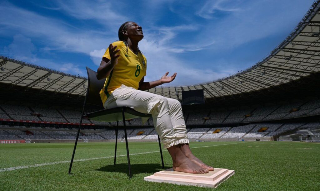 Formiga se torna a primeira mulher a ser eternizada na calçada da fama do Mineirão