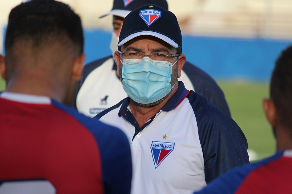 Apoio da torcida foi essencial para a vitória do Fortaleza, diz o técnico Enderson Moreira