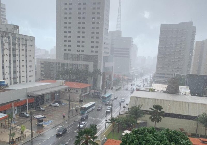 Ceará em alerta: chuvas intensas e ventos fortes devem atingir 11 cidades neste fim de semana