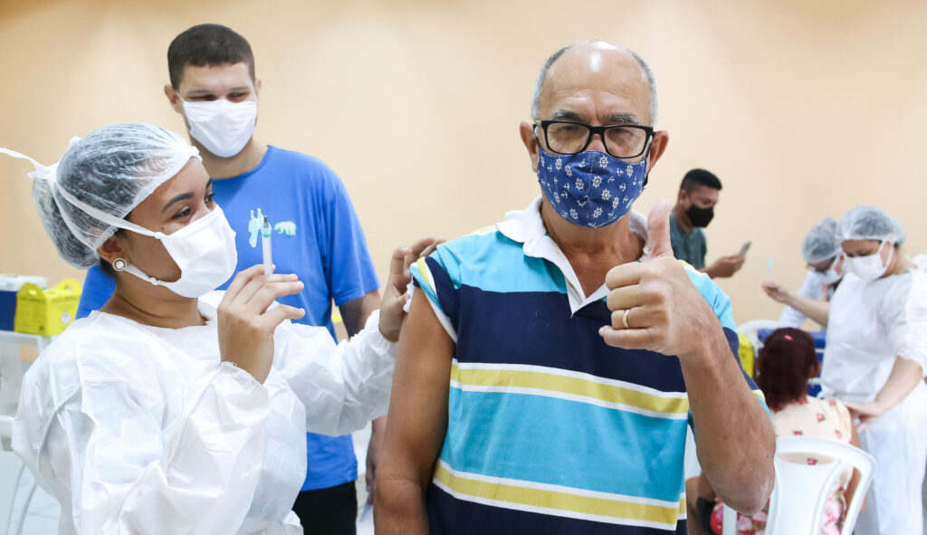 Fortaleza amplia horário de atendimento para vacinação contra a Covid-19 nesta semana