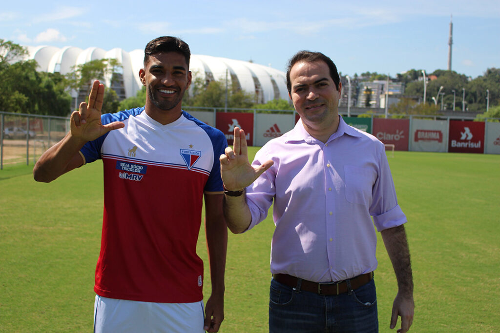 Fortaleza anuncia a contratação do meia Isaque, ex-Grêmio