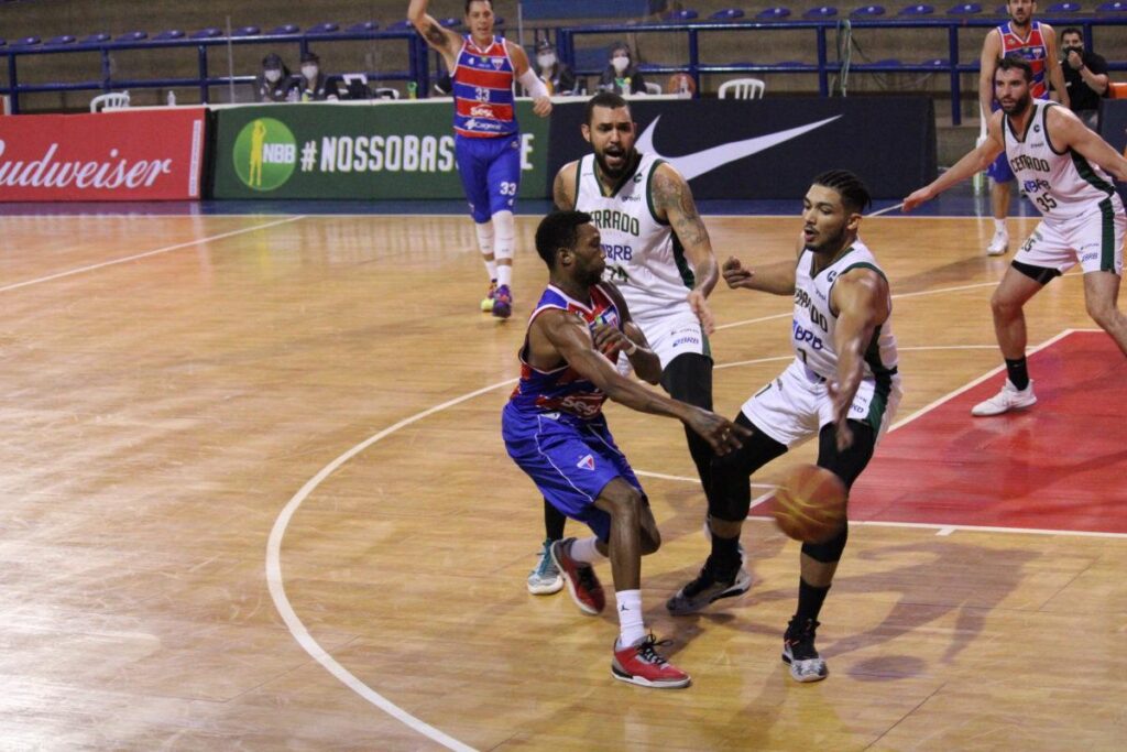 Fortaleza Basquete Cearense bate Cerrado quase no fim de partida