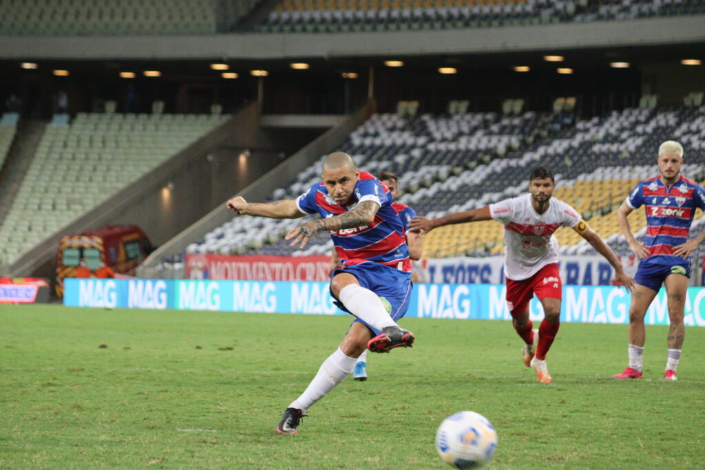 De virada, Fortaleza vence o CRB e fica em vantagem no duelo pelas oitavas de final da Copa do Brasil