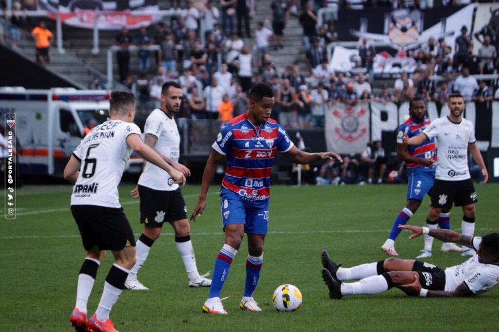 Fortaleza perde para o Corinthians fora de casa e segue na lanterna do Brasileirão