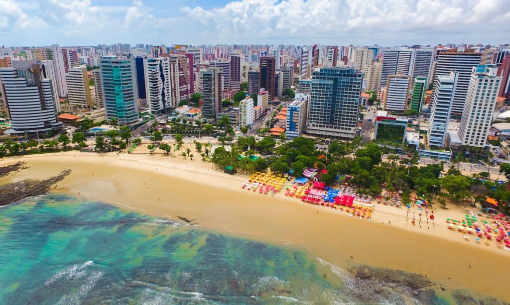 Fortaleza possui apenas cinco pontos próprios para banho no fim de semana