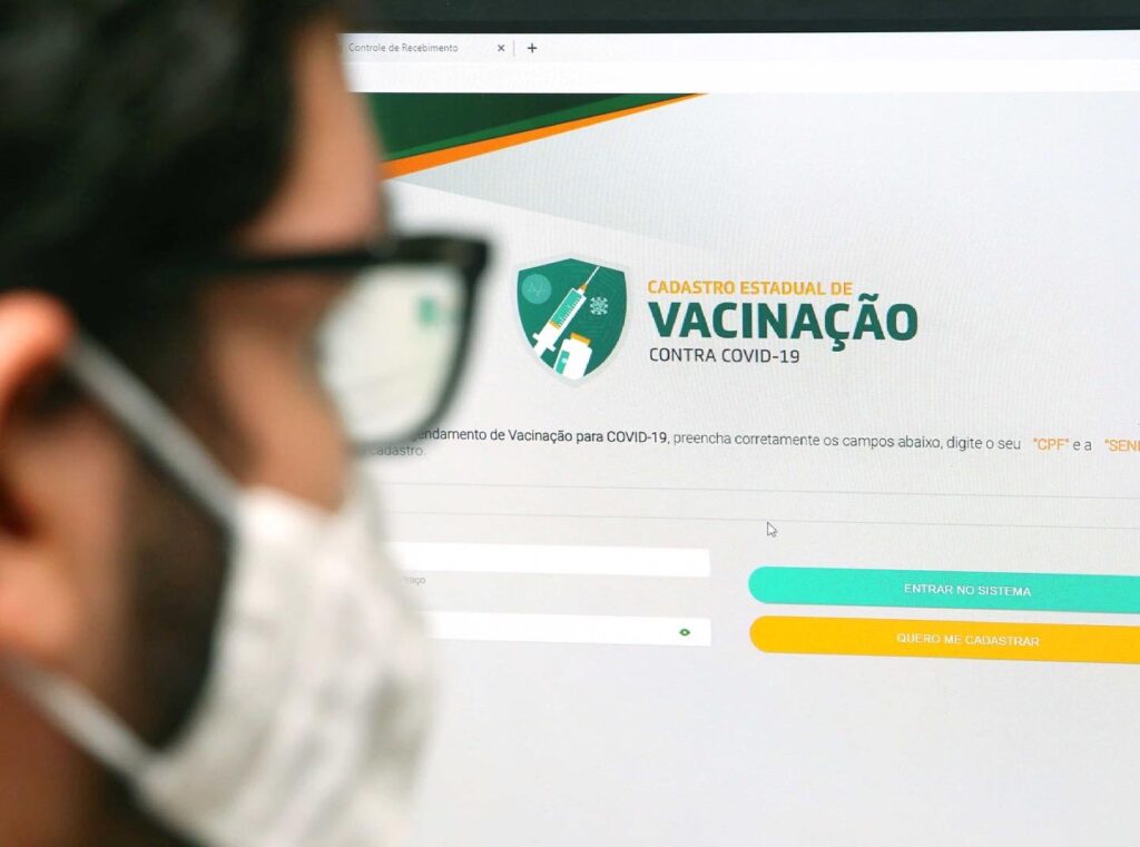 Campanha percorre 28 bairros em Fortaleza para cadastrar pessoas na vacinação contra covid-19