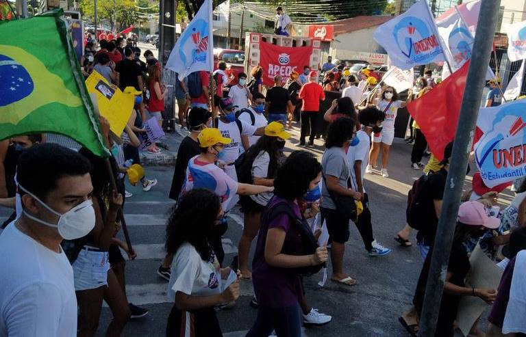 Fortaleza tem manifestações contra Bolsonaro neste sábado (19)