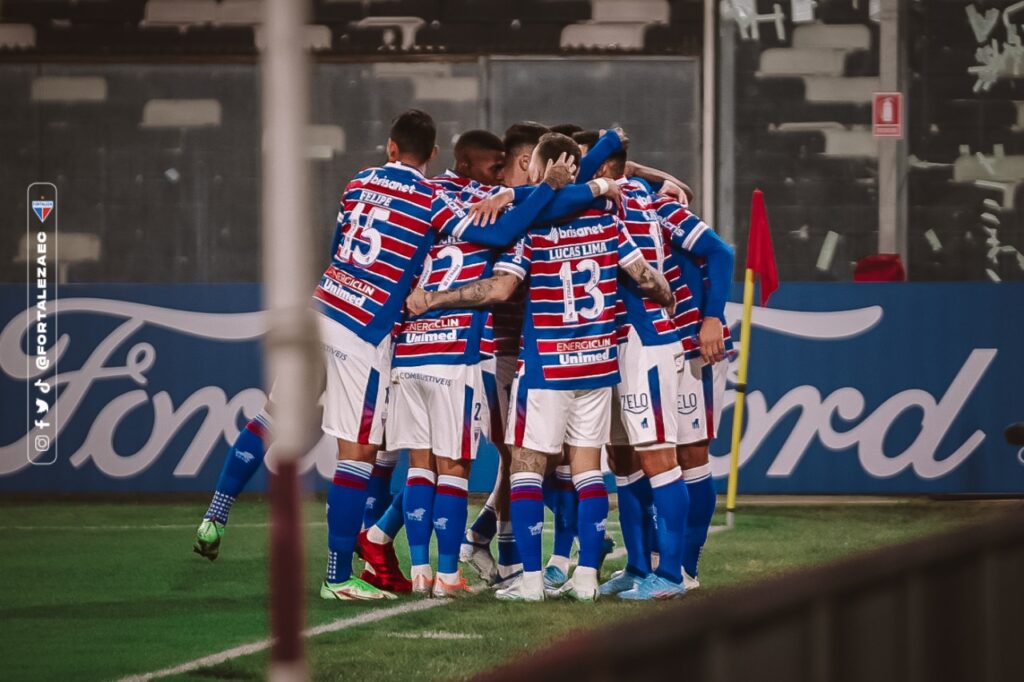 Em jogo de sete gols, Fortaleza vence o Colo-Colo no Chile, faz história e se classifica para as oitavas de final da Libertadores