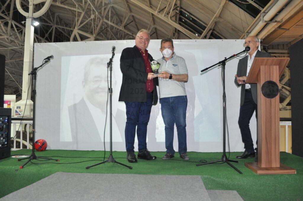 Gomes Farias e profissionais do Grupo Cidade são homenageados em premiação esportiva do A Bola é Nossa