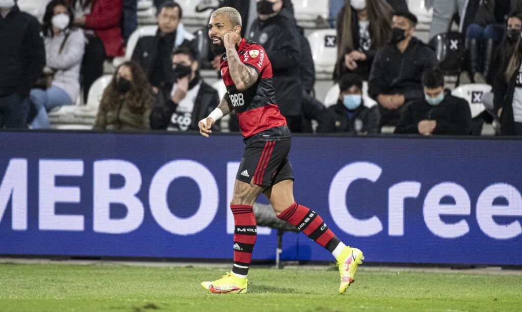 Gagibol brilha, Flamengo goleia o Olimpia e fica perto da classificação para a semifinal da Libertadores