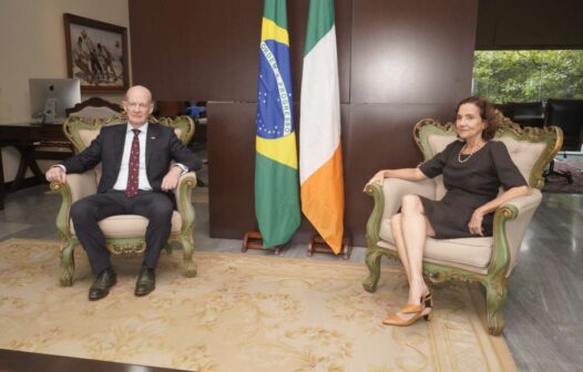 Governadora do Ceará recebe visita do embaixador da Irlanda no Brasil