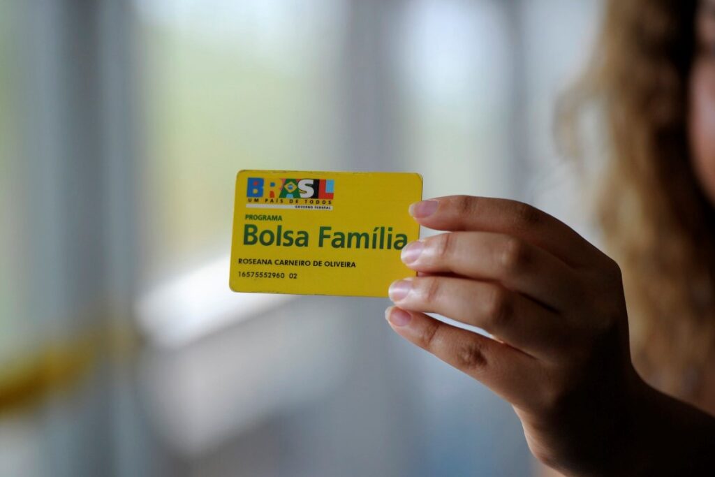 Governo bloqueia Bolsa Família de doadores nas eleições 2020