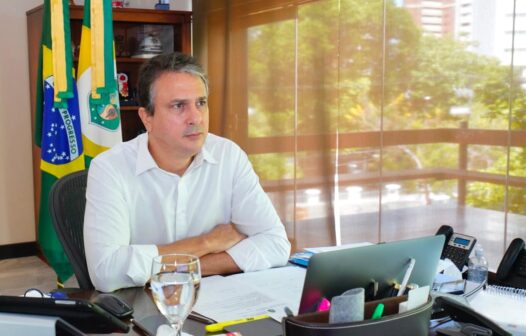 Sem citar Bolsonaro, Camilo Santana critica o negacionismo sobre a covid-19