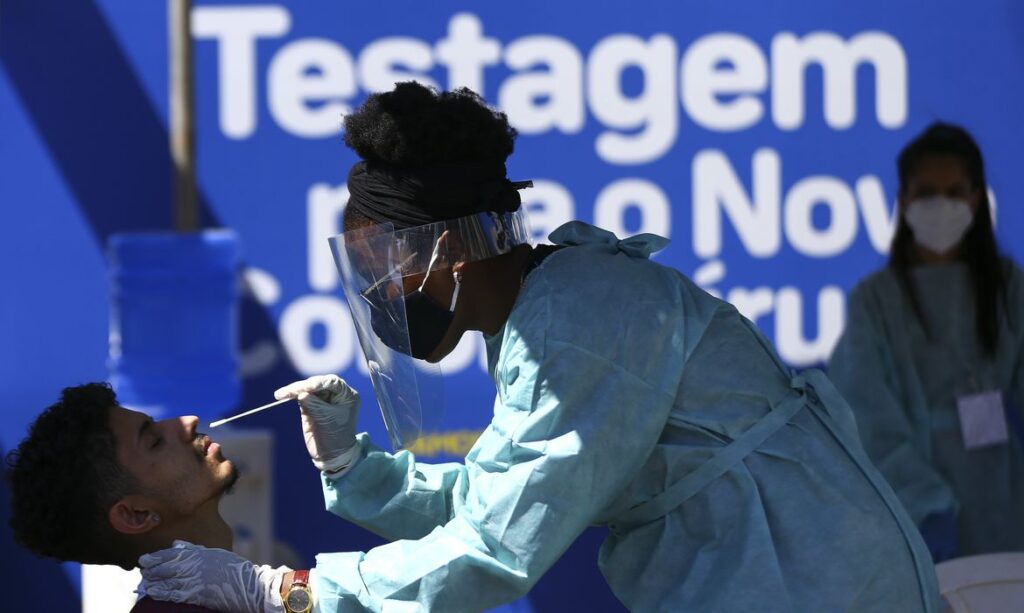 Janeiro de 2022 registrou recorde de casos de covid-19 no Ceará desde o início da pandemia