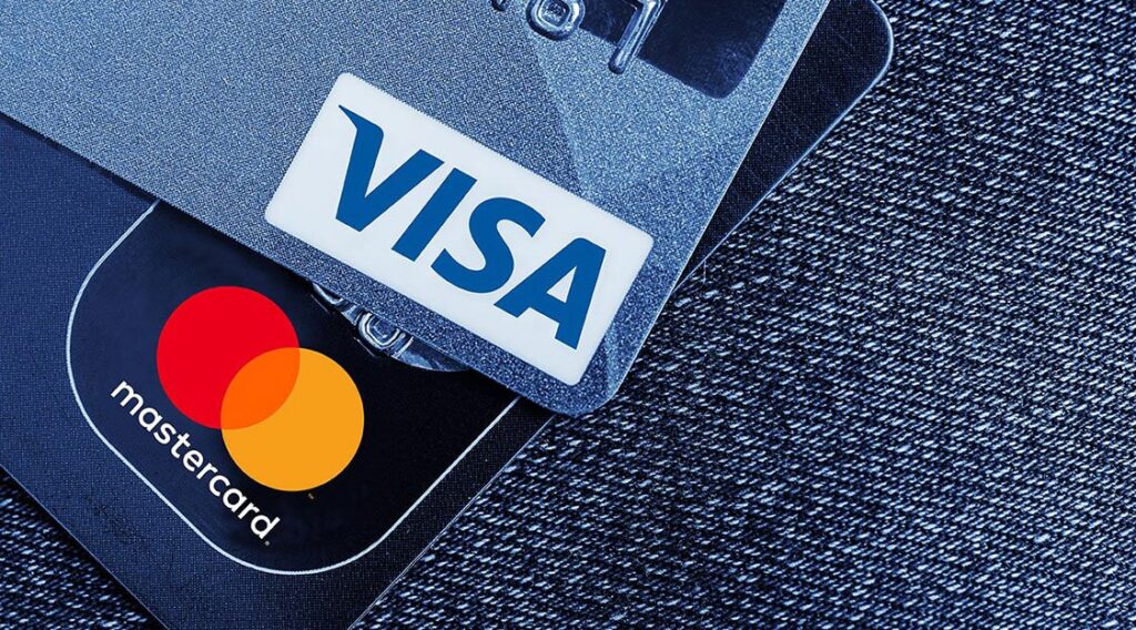 Guerra faz com que Visa e Mastercard suspendam operações na Rússia