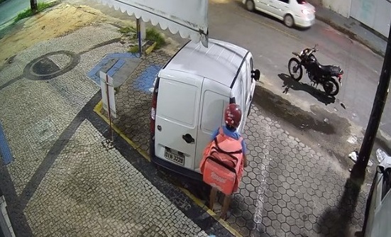 Homem flagrado em atos obscenos é preso em Fortaleza