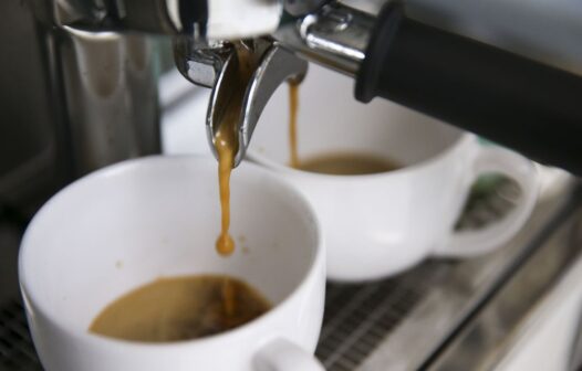 Homem morre após consumir o equivalente a 200 xícaras de café