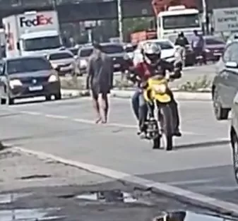 Vídeo: homem que matou policiais na BR-116 foi visto caminhando pela rodovia momentos antes do crime