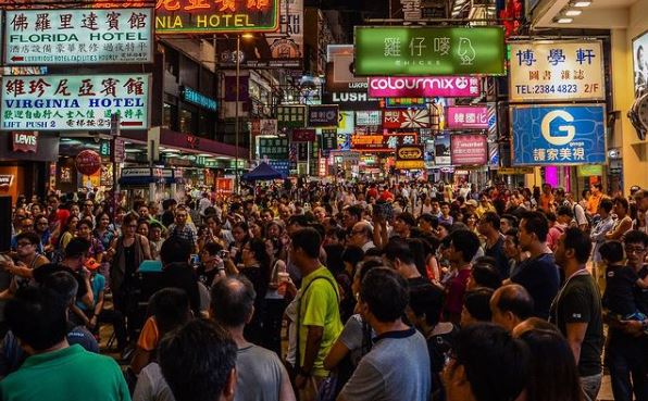 Hong Kong fechará bares e clubes noturnos pela 3ª vez