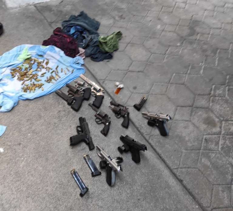 Polícia captura grupo com nove armas e 212 munições na Região Metropolitana de Fortaleza