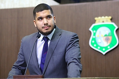 Ministério Público investiga André Fernandes por suposta funcionária fantasma na AL