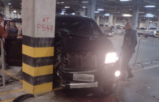 Imagens mostram acidente no drive-thru de vacinação no Centro de Eventos de Fortaleza