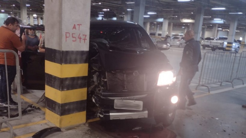 Imagens mostram acidente no drive-thru de vacinação no Centro de Eventos de Fortaleza