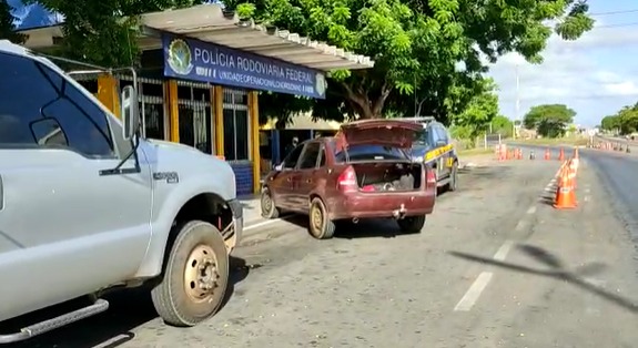 PRF prende trio e recupera veículo furtado no Rio Grande do Norte