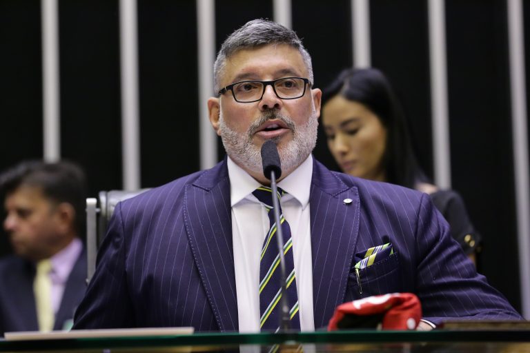 Alexandre Frota retira candidatura à presidência da Câmara e declara o voto em Baleia Rossi