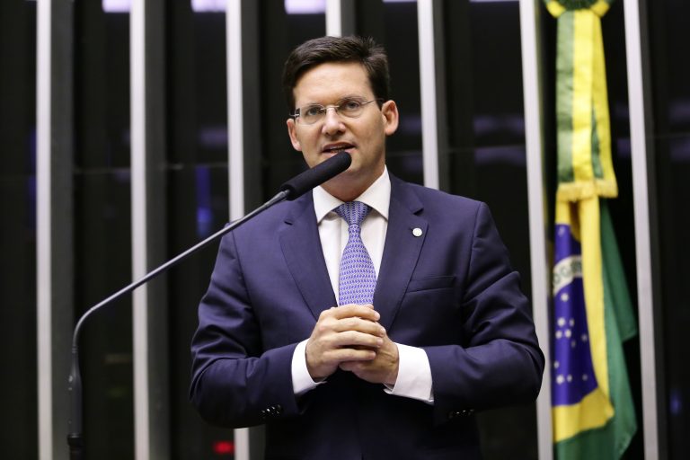 Bolsonaro nomeia deputado João Roma, do Centrão, para o Ministério da Cidadania