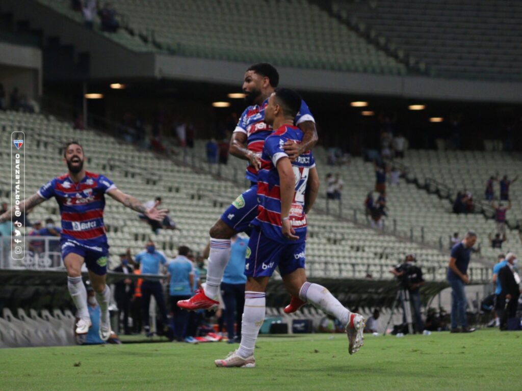 Fortaleza vence o Grêmio na Arena Castelão, volta ao G4 e assume 3º lugar no Brasileirão