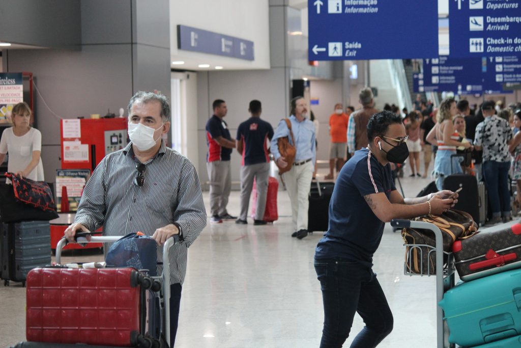 Ceará vai recorrer contra decisão que derruba obrigatoriedade de teste negativo ou vacinação para viajantes