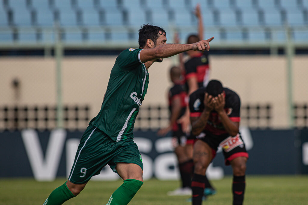 Em jogo de sete gols, Floresta bate o Campinense e conquista a 1ª vitória da Copa do Nordeste